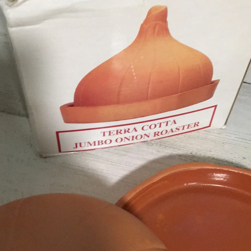Terra Cotta Jumbo Onion Roaster in original box. Can also use for garlic